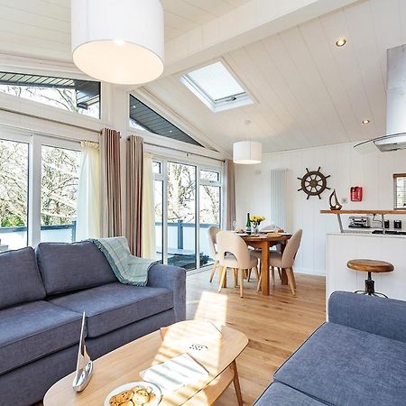 Woodside Bay Lodge Retreat Вуттон-Бридж Экстерьер фото