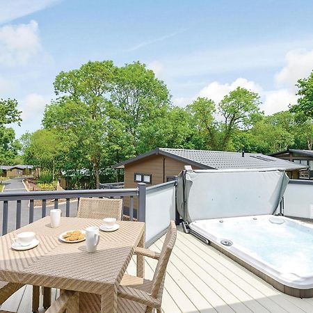 Woodside Bay Lodge Retreat Вуттон-Бридж Экстерьер фото