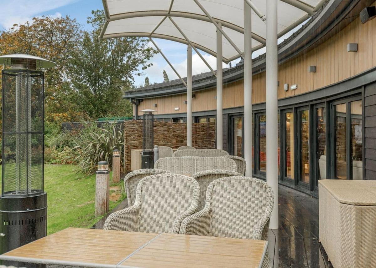 Woodside Bay Lodge Retreat Вуттон-Бридж Экстерьер фото