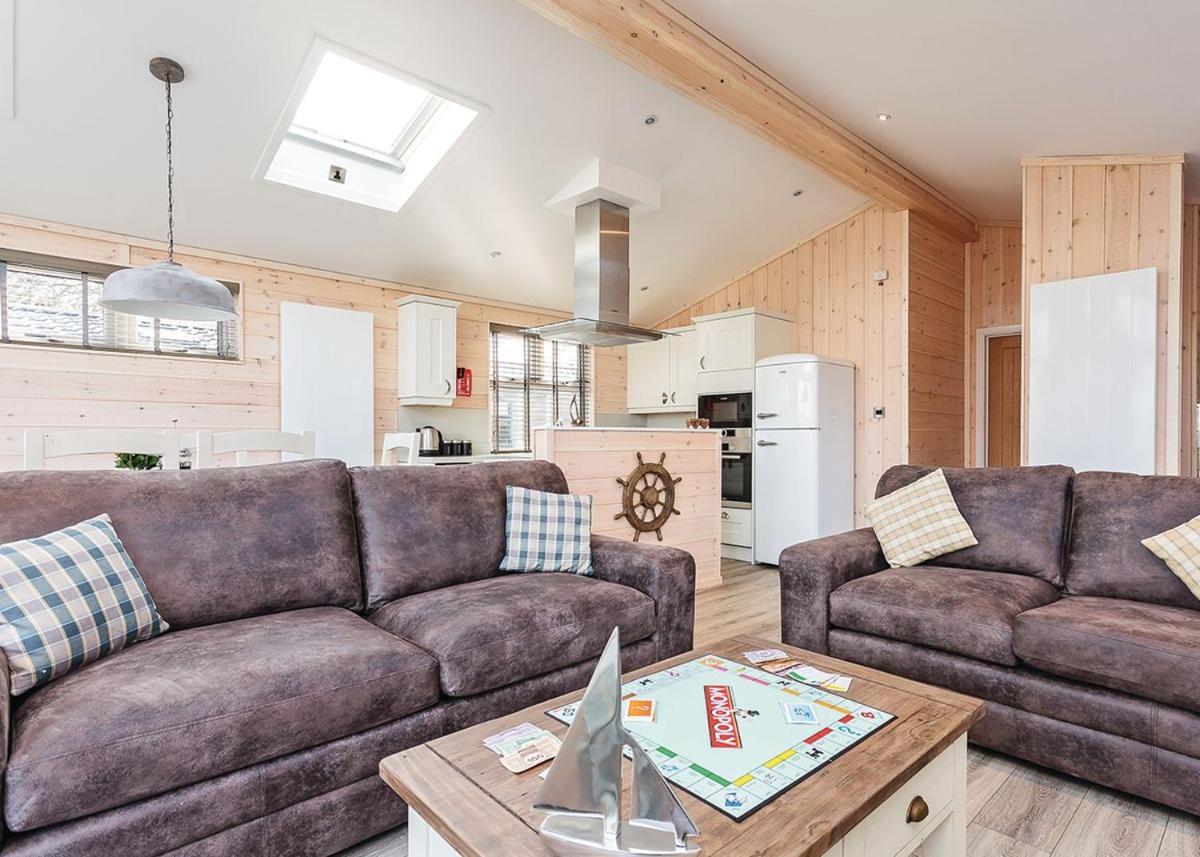 Woodside Bay Lodge Retreat Вуттон-Бридж Экстерьер фото
