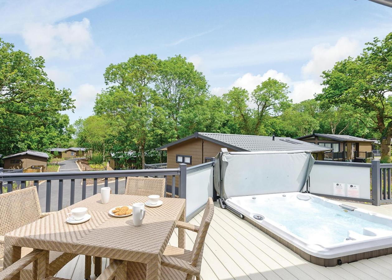 Woodside Bay Lodge Retreat Вуттон-Бридж Экстерьер фото
